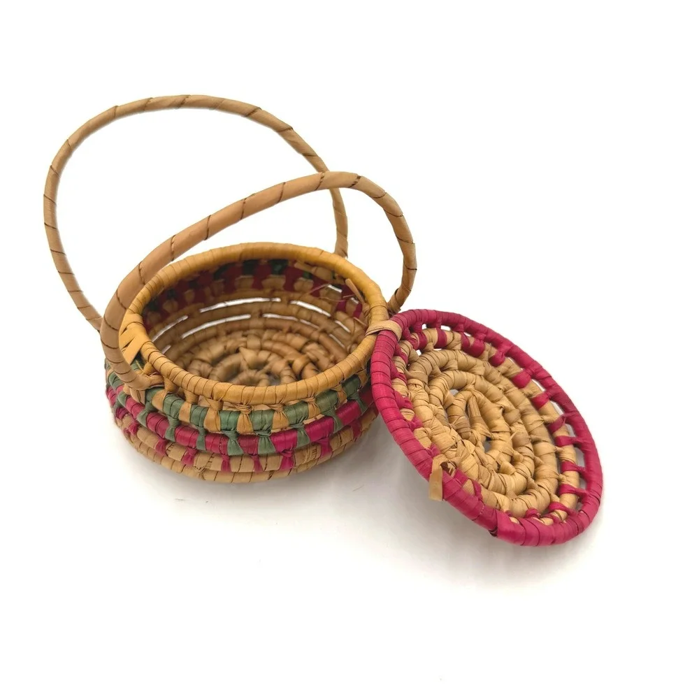 Vintage Small Round Woven Pine Needle Trinket Basket with Lid and‎ Handles Boho